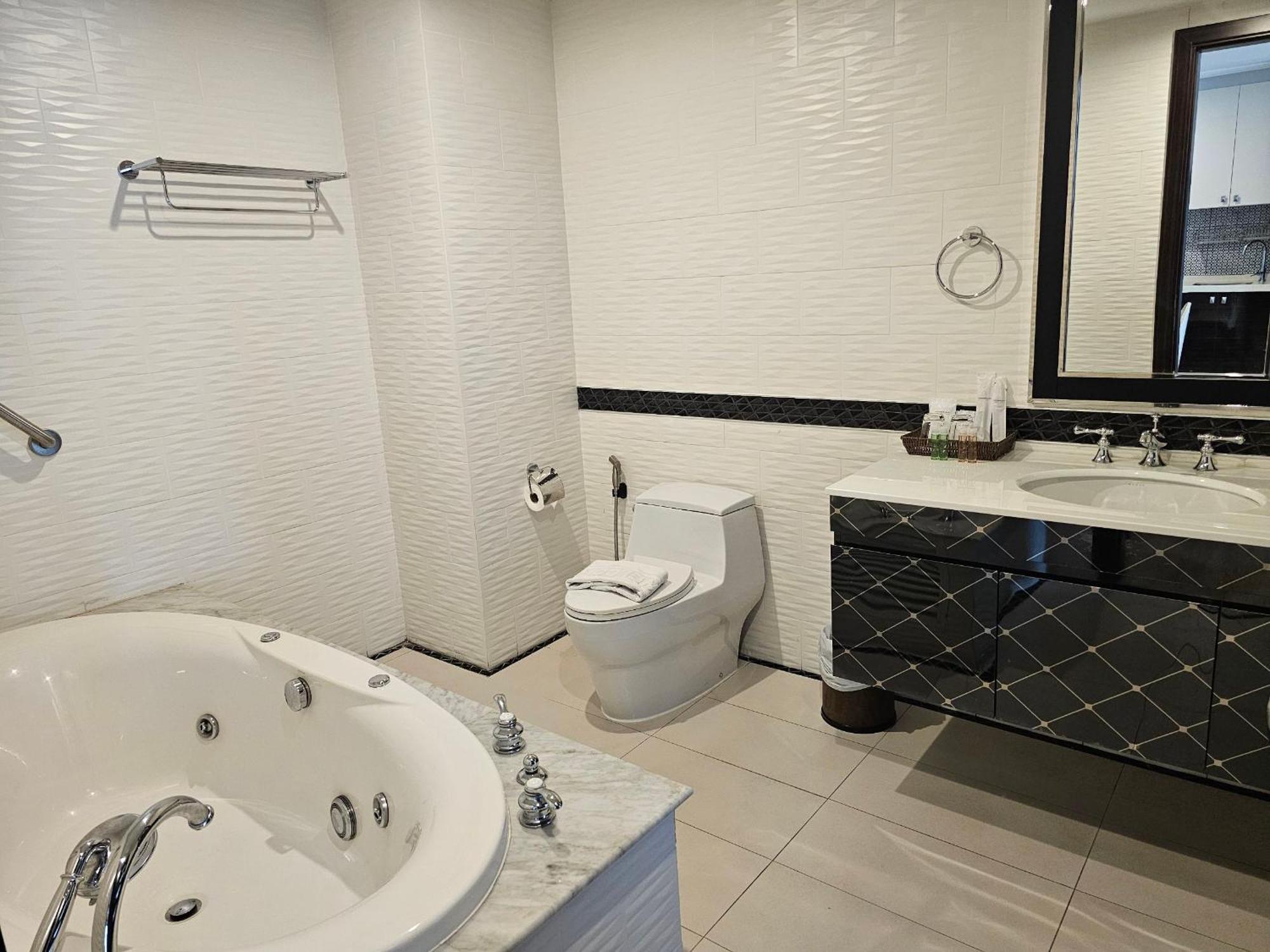 פאטאיה Sirin Exclusive Hotel And Residence מראה חיצוני תמונה
